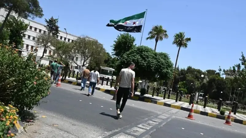 السوريون يحيون الذكرى الأولى لإسقاط نظام الأسد