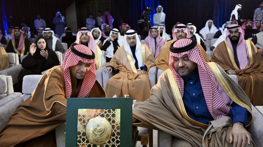 الحقيل يزور الحدود الشمالية ويدشّن مشاريع بـ400 مليون ريال