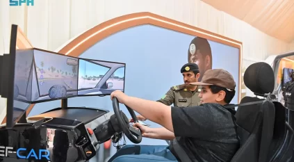 المرور يتيح لزوّار مهرجان الملك عبدالعزيز للإبل تجربة القيادة الآمنة عبر جهاز محاكاة