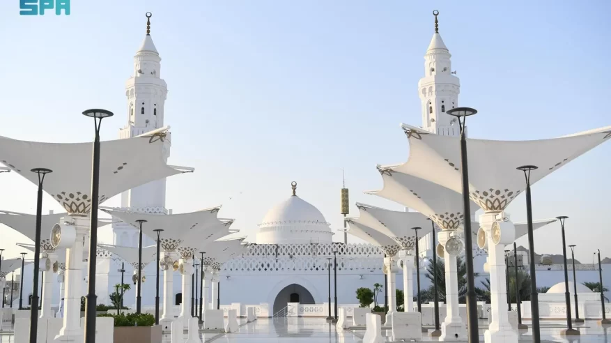 أيُّ مسجدٍ احتفظ بصدى لحظة تغيير اتجاه الصلاة؟