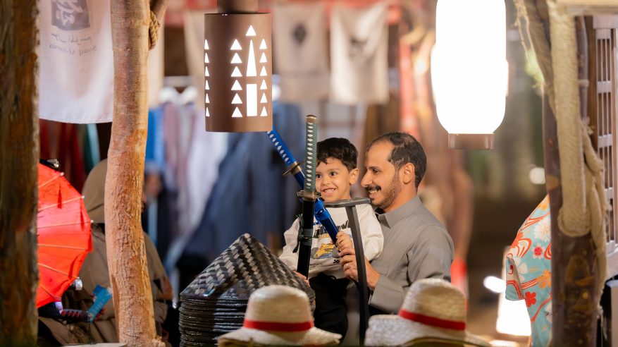 الحراك الثقافي في سوق الموسم يؤكد عمق التراثين السعودي والياباني