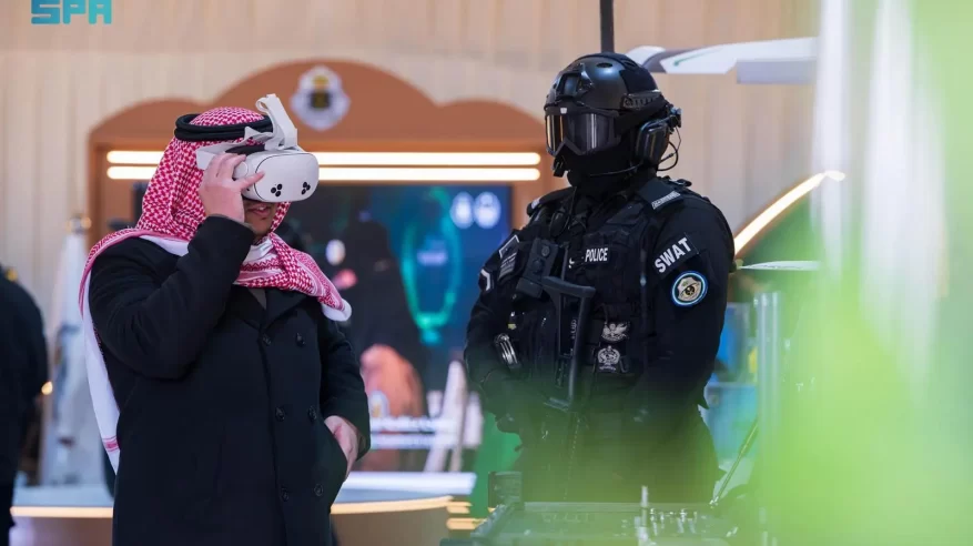 الأمن العام يقدّم لزوّار واحة الأمن تجربة VR بمهرجان الملك عبدالعزيز للإبل