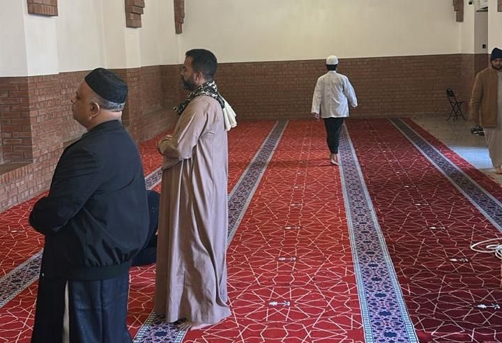 فرش 3 مساجد تاريخية غرب المسجد النبوي بالسجاد الفاخر