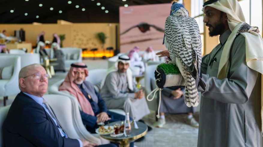 سفير هولندا يزور مهرجان الملك عبدالعزيز للصقور 2025