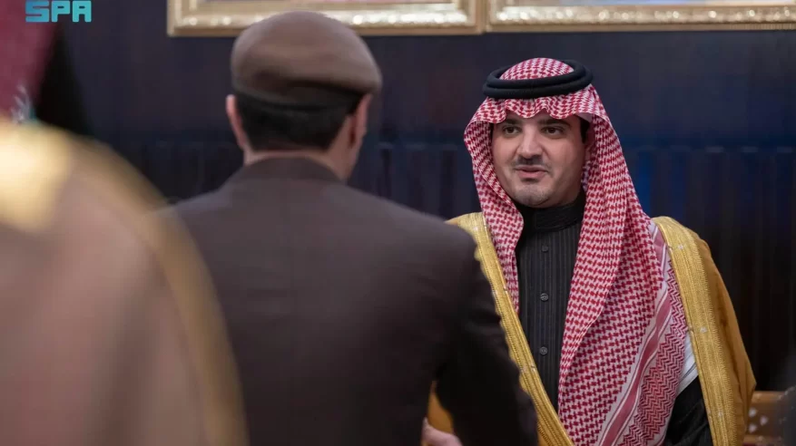 وزير الداخلية يلتقي القيادات الأمنية بمنطقة الجوف