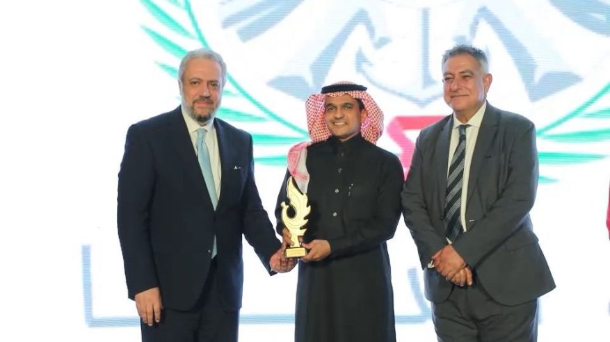 وزارة الدفاع تحصد جائزة أفضل تواصل استراتيجي بقمة ICON 2025