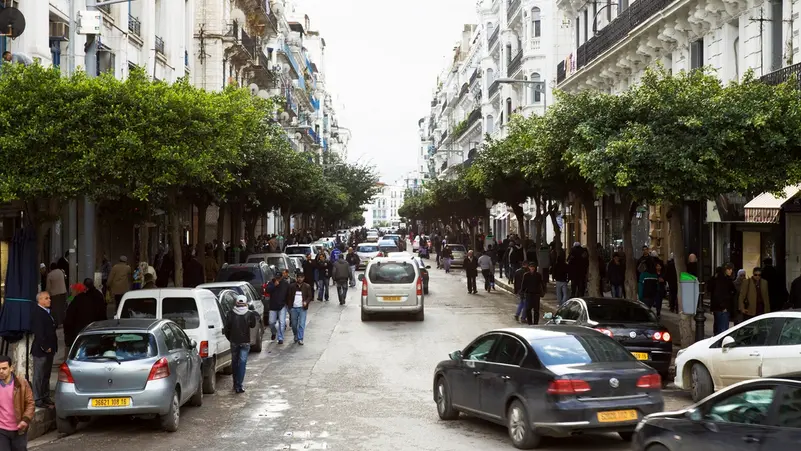 الجزائر تمنع تطبيقات النقل.. قرار يثير الجدل