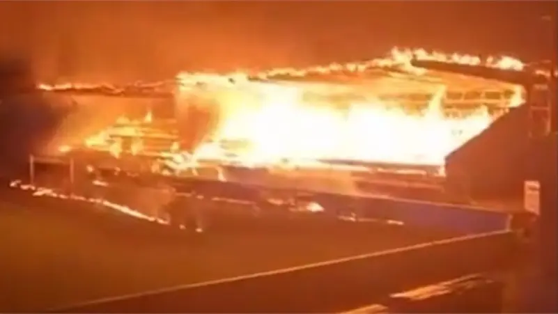 ثلاثة مراهقين يشعلون النيران في ملعب فنلندي