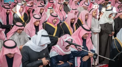 نائب أمير تبوك يؤدي صلاة الميت على الشيخ أحمد الخريصي