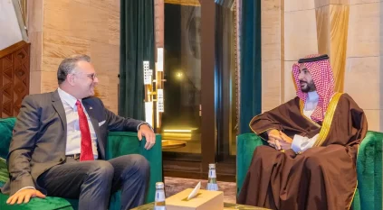 خالد بن سلمان يبحث مستجدات الأحداث مع كبير مستشاري الرئيس الأمريكي