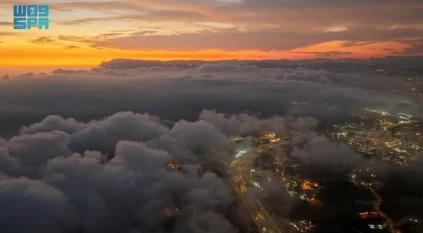 شاهد.. السُحب والغيوم ترسم لوحة شتاء عسير