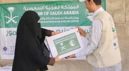 سلمان للإغاثة يوزّع 1.900 كرتون تمر في مديرية الوادي بمأرب