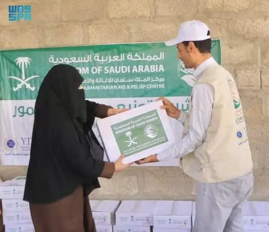 سلمان للإغاثة يوزّع 1.900 كرتون تمر في مديرية الوادي بمأرب