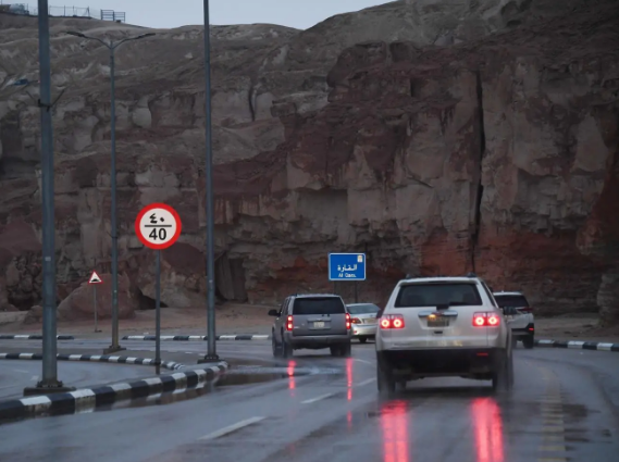 لقطات توثق هطول أمطار الخير على الأحساء