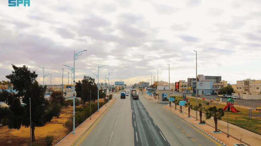 الأجواء الباردة والسحب المنخفضة ترسم الجمال في سماء طريف