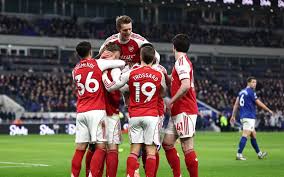 آرسنال يفوز على إفرتون ويستعيد صدارة الدوري الإنجليزي