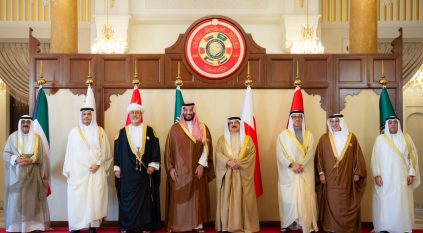 قمة البحرين تؤكد التنفيذ الكامل لرؤية الملك سلمان وتشيد بجهود ولي العهد لدعم السلام في السودان