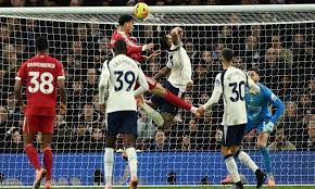 ليفربول يفوز على توتنهام في قمة الجولة الـ17 من الدوري الإنجليزي