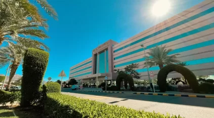 استبدال الصمام الأورطي دون جراحة ينقذ حياة تسعينية بمدينة الملك عبدالله