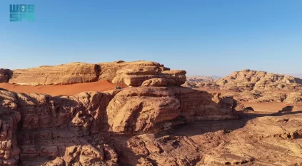 مطلات تبوك الصحراوية تمنح السياحة الشتوية بُعدًا جديدًا من الجمال
