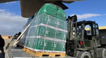 وصول الطائرة الإغاثية السعودية الـ 77 إلى قطاع غزة