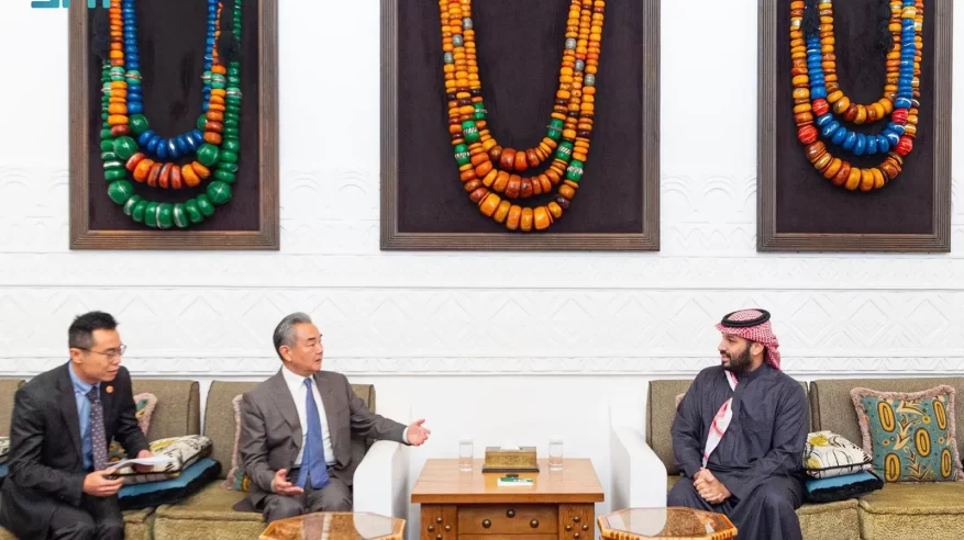 ولي العهد يستقبل وزير خارجية الصين 