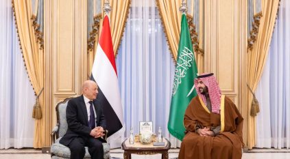 بتوجيهات القيادة.. خالد بن سلمان: دعم اقتصادي وحزمة مشاريع وبرامج تنموية للشعب اليمني