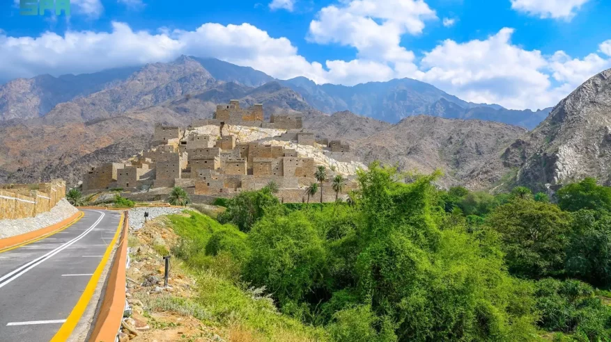قرية ذي عين الأثرية.. إرث تاريخي تقدمه إمارة الباحة في واحة الأمن