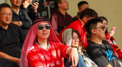 جماهير صينية بالشماغ السعودي تلفت الأنظار في كأس آسيا تحت 23 عامًا 2026