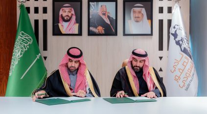 نادي الصقور والمكتب الإستراتيجي لتطوير منطقة الحدود الشمالية يوقّعان اتفاقية لتنظيم برامج وفعاليات للصقارة