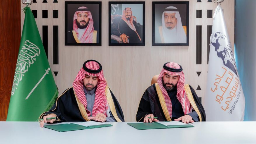 نادي الصقور والمكتب الإستراتيجي لتطوير منطقة الحدود الشمالية يوقّعان اتفاقية لتنظيم برامج وفعاليات للصقارة