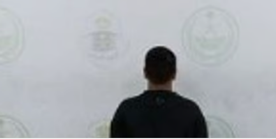 القبض على مواطن لسرقته مركبة في وضع التشغيل وعكس السير بالرياض