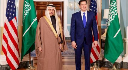 فيصل بن فرحان يستعرض العلاقات ومستجدات الأحداث مع نظيره الأمريكي