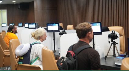 الجوازات تنهي إجراءات سفر السياح القادمين من جزيرة سقطرى