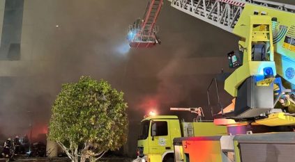 لا إصابات.. مدني ينبع يخمد حريقًا في 3 محال تجارية