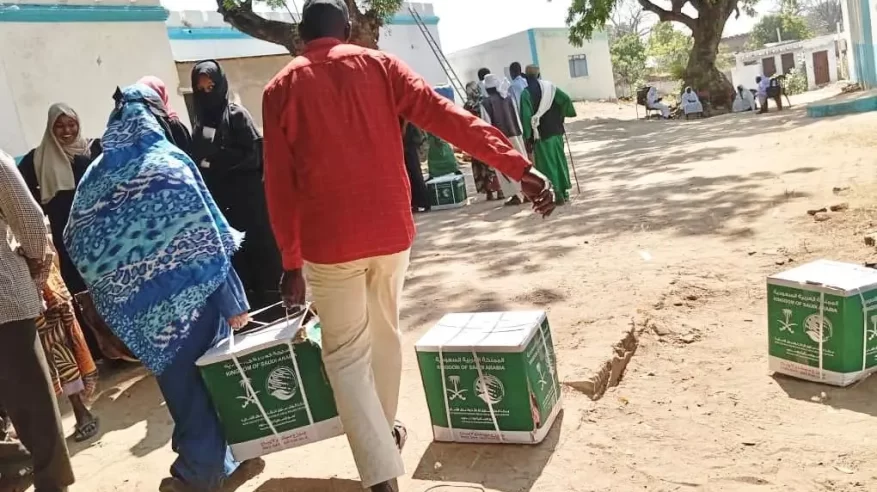 سلمان للإغاثة يوزّع 1.000 سلة غذائية في محلية الروصيرص في السودان