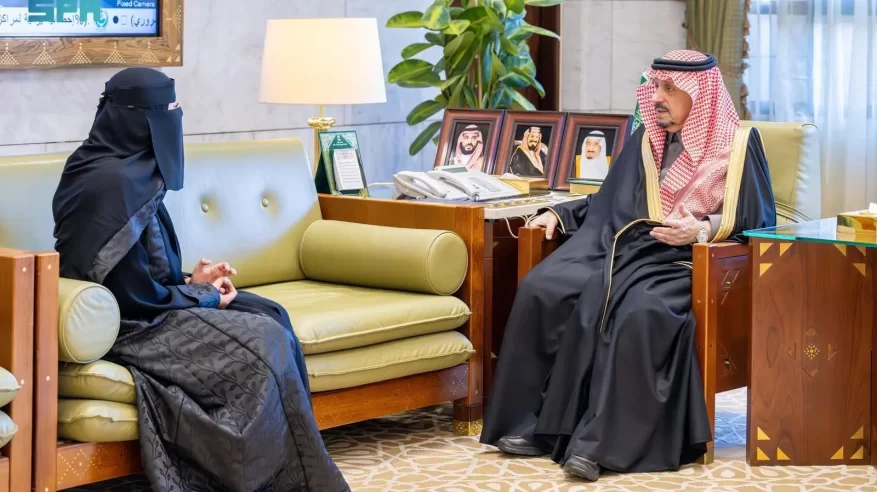 أمير الرياض يستقبل الطالبة لمى السهلي بمناسبة حصولها على درجة الماجستير