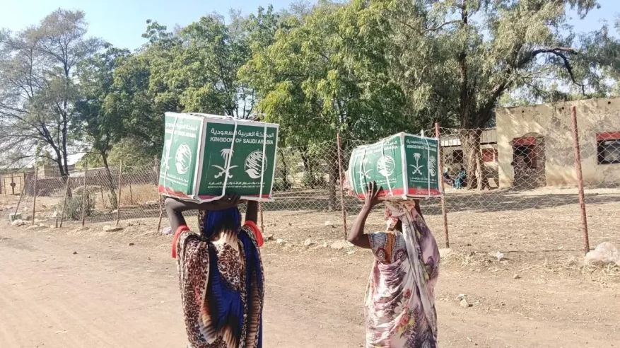 سلمان للإغاثة يوزع 900 سلة غذائية في سنجة السودانية 