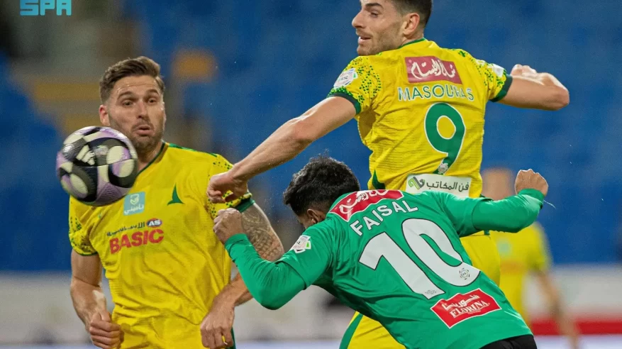 التعادل الإيجابي بهدفين لمثله بين النجمة والخليج في دوري روشن