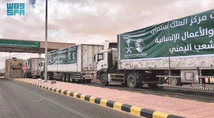 عبور 70 شاحنة مقدمة من سلمان للإغاثة منفذ الوديعة متوجهة إلى اليمن