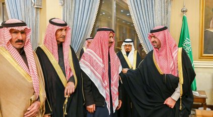 خالد بن سعود يستقبل المواطن زايد العطوي المتنازل عن قاتل ابنه لوجه الله تعالى