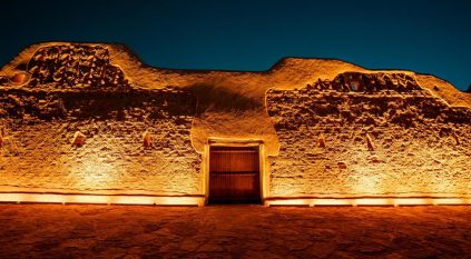 قصر الأمير مشاري بن سعود يجسد قيمة “العزوة” لزوار برنامج هل القصور في الدرعية