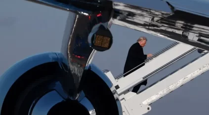 خلل فني يجبر طائرة ترامب على العودة بعد الإقلاع