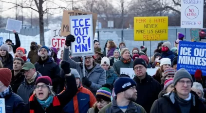 تظاهرات واحتجاجات في أمريكا بعد مقتل امرأة بنيران موظفي الهجرة