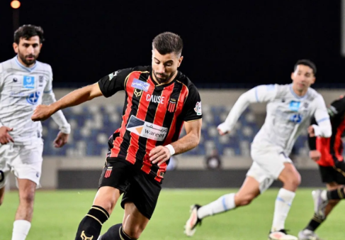 الأخدود يتعادل مع ضيفه الرياض بهدفين في دوري روشن