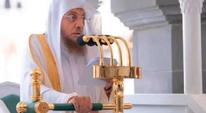 إمام الحرم المكي في خطبة الجمعة: المجالسة الصالحة محكومة بسلطان العقيدة
