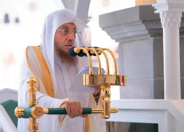 إمام الحرم المكي في خطبة الجمعة: المجالسة الصالحة محكومة بسلطان العقيدة
