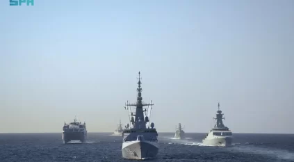 القوات البحرية ونظيرتها العُمانية تنفذان رماية بالصواريخ ضمن تمرين “رياح السلام 2026”