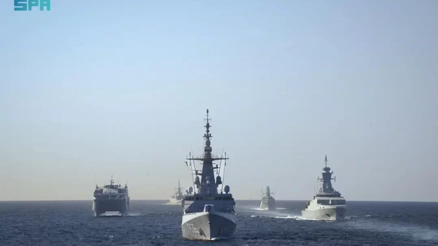 القوات البحرية ونظيرتها العُمانية تنفذان رماية بالصواريخ ضمن تمرين “رياح السلام 2026”