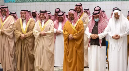نائب أمير مكة المكرمة يؤدي صلاة الميت على الأمير فيصل بن تركي